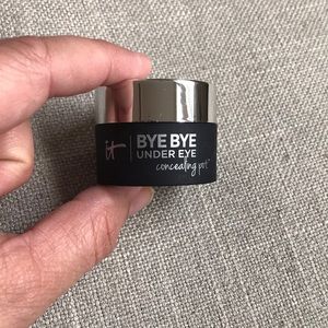 Brand new IT Cosmetics Bye Bye Concealing Pot
